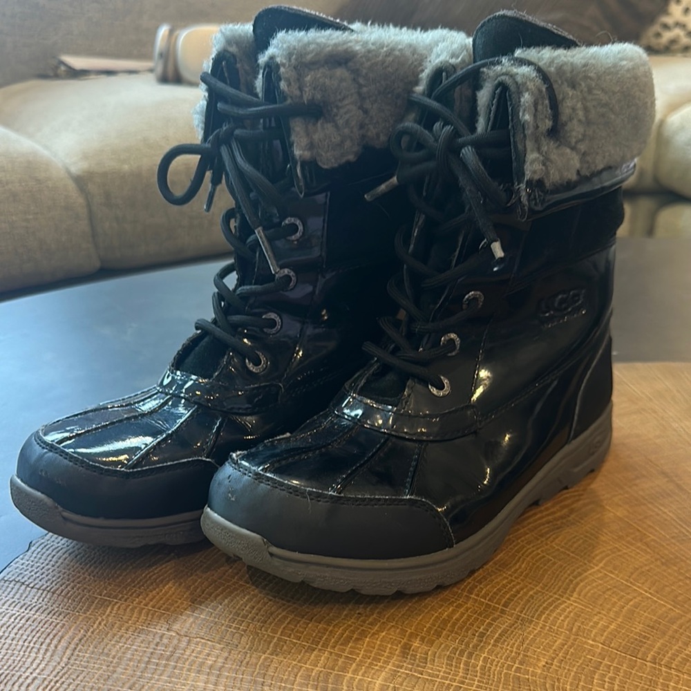 UGG Black and Gray Winter Boots Adirondack ll boots women’s size 6